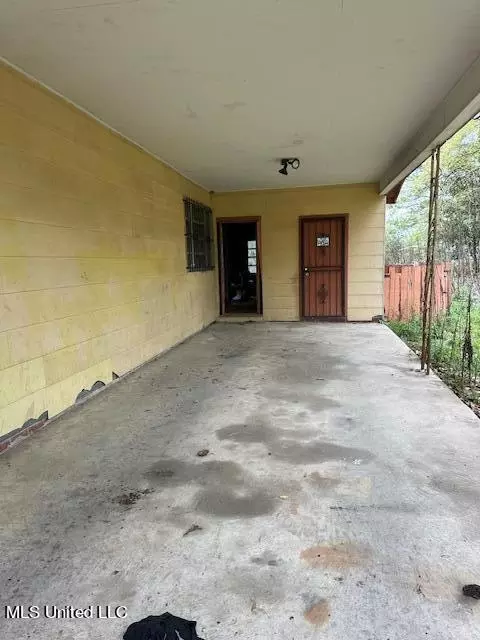 Exterior - 360 Johnson St, Canton, MS 39046 photo 2 of 4