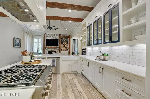 Kitchen - 110 Garrison Way, Flowood, MS 39232 photo 9 of 12
