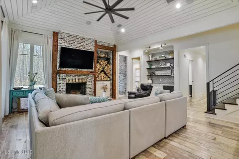 Living - 110 Garrison Way, Flowood, MS 39232 photo 4 of 12