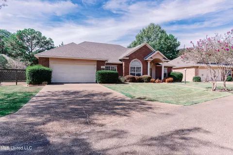 Exterior - 121 Brookside Dr, Clinton, MS 39056 photo 10 of 23