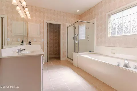 Bath - 121 Brookside Dr, Clinton, MS 39056 photo 2 of 12