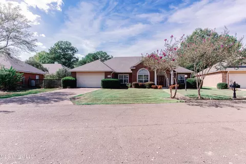 Exterior - 121 Brookside Dr, Clinton, MS 39056 photo 2 of 23