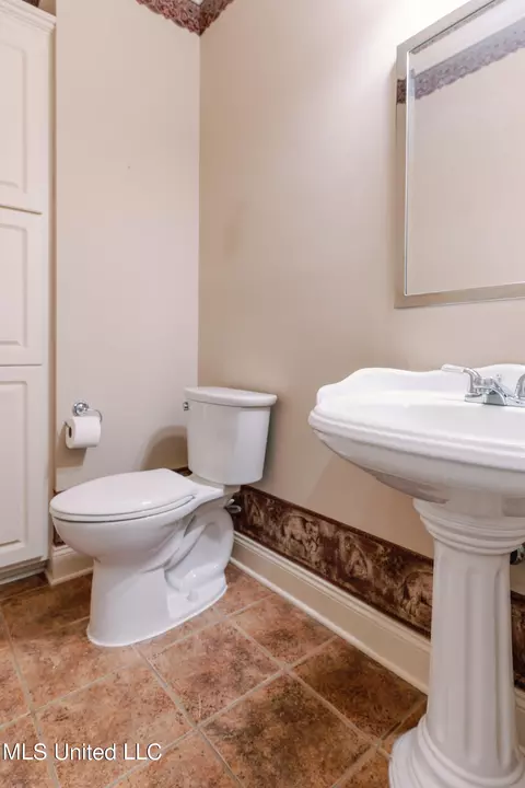 Bath - 121 Brookside Dr, Clinton, MS 39056 photo 11 of 12