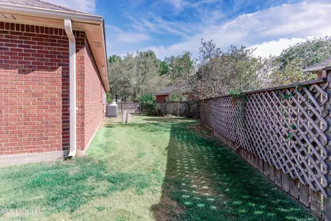 Exterior - 121 Brookside Dr, Clinton, MS 39056 photo 18 of 23