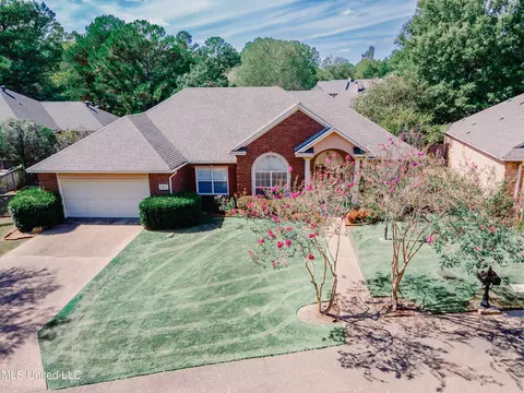 Exterior - 121 Brookside Dr, Clinton, MS 39056 photo 4 of 23