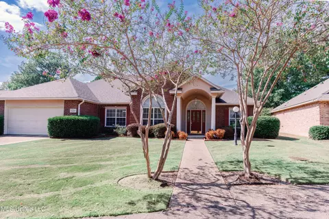 Exterior - 121 Brookside Dr, Clinton, MS 39056 photo 7 of 23
