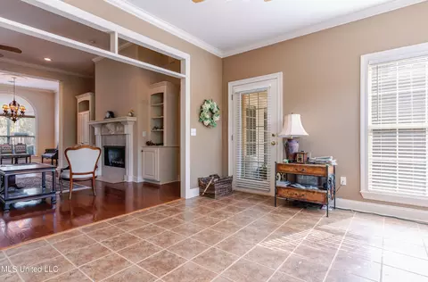 Living - 121 Brookside Dr, Clinton, MS 39056 photo 9 of 9
