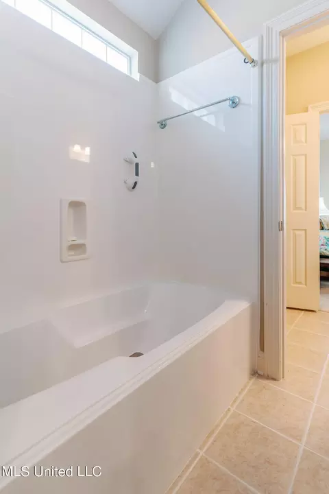 Bath - 121 Brookside Dr, Clinton, MS 39056 photo 9 of 12