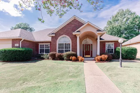 Exterior - 121 Brookside Dr, Clinton, MS 39056 photo 8 of 23