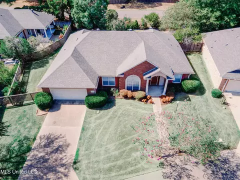 Exterior - 121 Brookside Dr, Clinton, MS 39056 photo 5 of 23