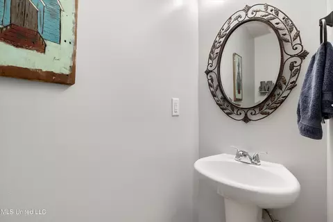 Bath - 283 Fairway Trace Dr, Hernando, MS 38632 photo 5 of 8