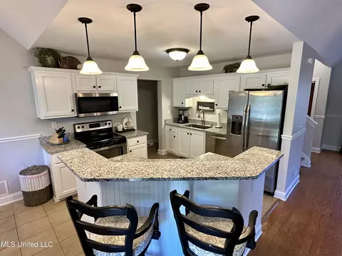 Kitchen - 283 Fairway Trace Dr, Hernando, MS 38632 photo 2 of 3