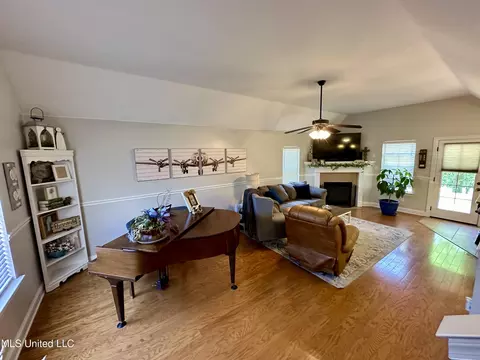 Living - 283 Fairway Trace Dr, Hernando, MS 38632 photo 1 of 3