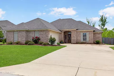 738 Sawgrass Lakes Dr, Brandon, MS 39042