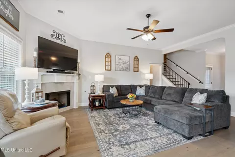 Living - 685 Mcneese Dr, Nesbit, MS 38651 photo 3 of 3
