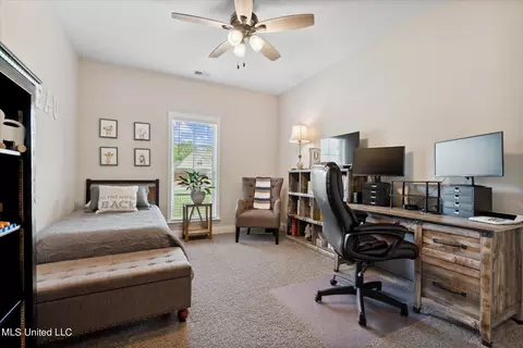 Bedroom - 685 Mcneese Dr, Nesbit, MS 38651 photo 4 of 5