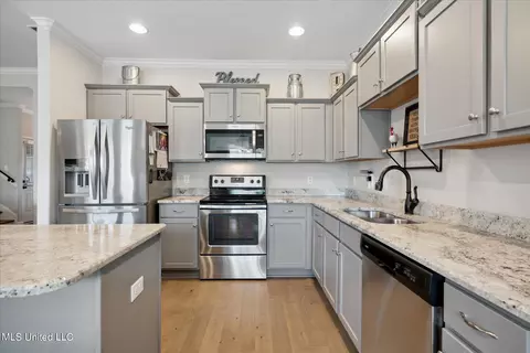 Kitchen - 685 Mcneese Dr, Nesbit, MS 38651 photo 3 of 6