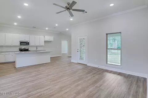 Living - 120 Jasmine Cove Dr, Brandon, MS 39042 photo 1 of 2