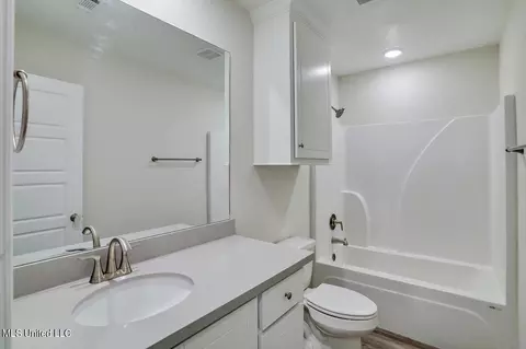Bath - 120 Jasmine Cove Dr, Brandon, MS 39042 photo 3 of 3