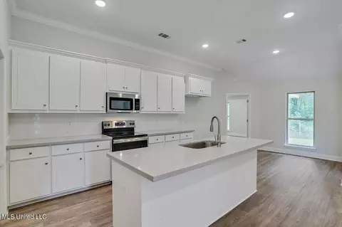 Kitchen - 120 Jasmine Cove Dr, Brandon, MS 39042 photo 1 of 5