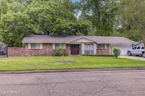 820 Briarfield Rd, Jackson, MS 39211
