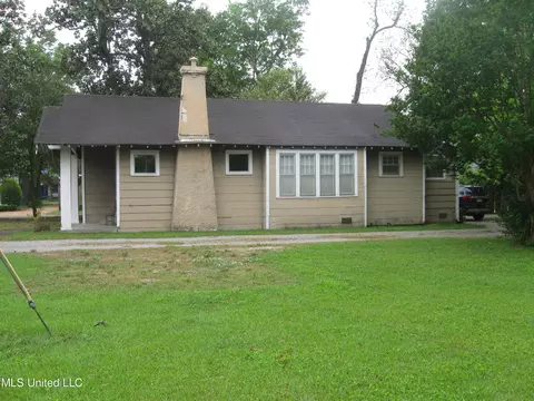 1303 Riverside Ave, Clarksdale, MS 38614