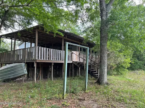 13131 Snug Harbor Rd, Biloxi, MS 39532