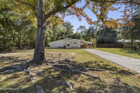 2022 Kensington Ave, Ocean Springs, MS 39564