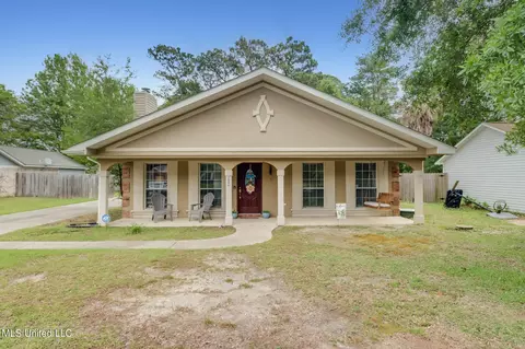 2604 N 7th St, Ocean Springs, MS 39564