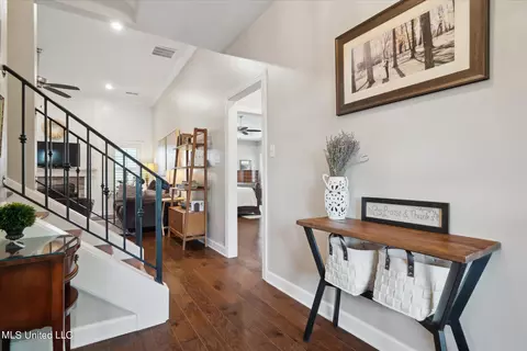 Entry Way - 1686 Shepherd Dr, Hernando, MS 38632 photo 2 of 2