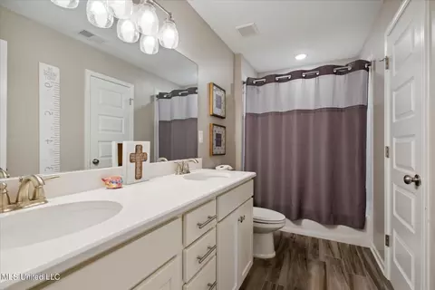 Bath - 1686 Shepherd Dr, Hernando, MS 38632 photo 4 of 4