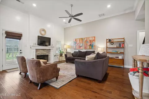 Living - 1686 Shepherd Dr, Hernando, MS 38632 photo 1 of 3