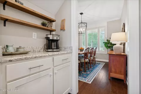 Kitchen - 1686 Shepherd Dr, Hernando, MS 38632 photo 5 of 5