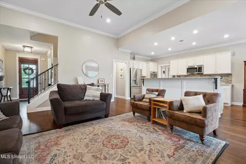 Living - 1686 Shepherd Dr, Hernando, MS 38632 photo 2 of 3