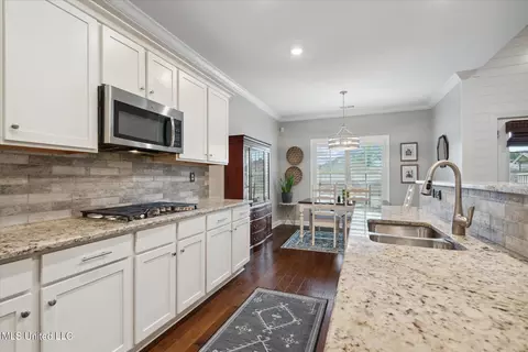 Kitchen - 1686 Shepherd Dr, Hernando, MS 38632 photo 2 of 5