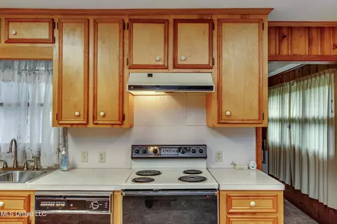 Kitchen - 5607 Concord Dr, Jackson, MS 39211 photo 3 of 6