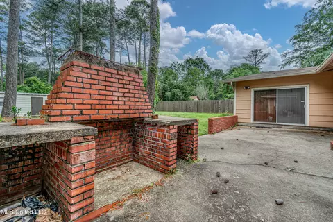 Exterior - 5607 Concord Dr, Jackson, MS 39211 photo 10 of 12