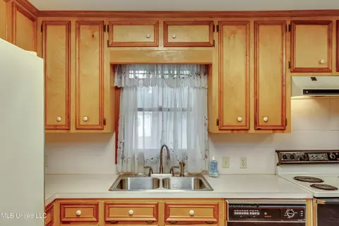 Kitchen - 5607 Concord Dr, Jackson, MS 39211 photo 2 of 6