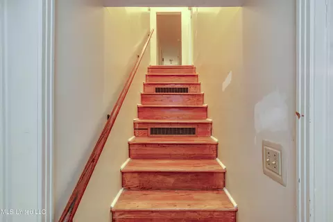 Entry Way - 5607 Concord Dr, Jackson, MS 39211 photo 1 of 1