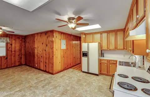 Kitchen - 5607 Concord Dr, Jackson, MS 39211 photo 4 of 6