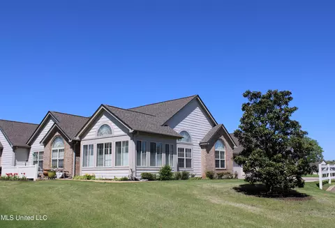 8855 Parkview Oaks Cir, Olive Branch, MS 38654