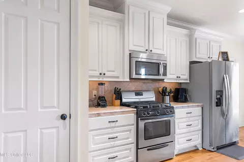 Kitchen - 106 Trailbridge Dr, Canton, MS 39046 photo 2 of 2