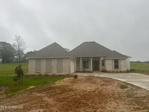 35 Village Cir, Benton, MS 39039