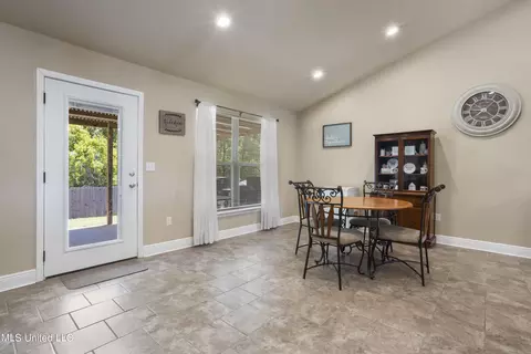 Dining - 21 Cascade Cv, Perkinston, MS 39573 photo 2 of 2