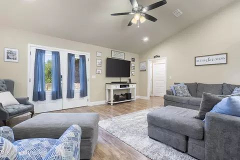 Living - 21 Cascade Cv, Perkinston, MS 39573 photo 2 of 4