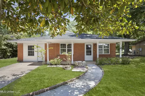 7612 Newton Dr, Biloxi, MS 39532
