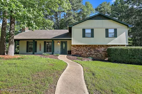 400 Trailwood Drive Dr, Clinton, MS 39056