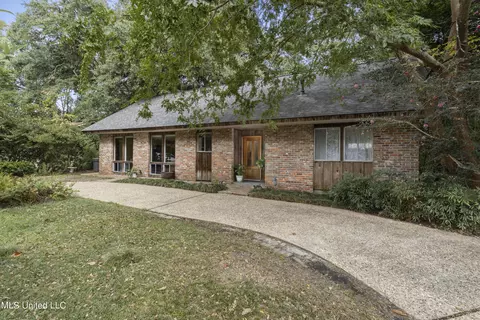 408 Ward Ave, Ocean Springs, MS 39564