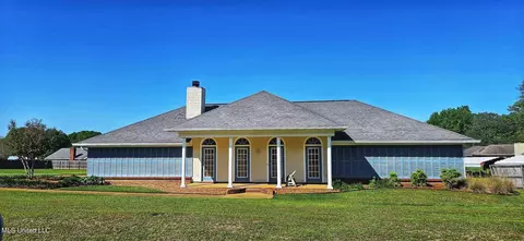 605 Byram Meadows Dr, Byram, MS 39272
