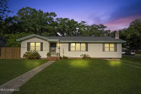 1613 Cahill Dr, Gulfport, MS 39507